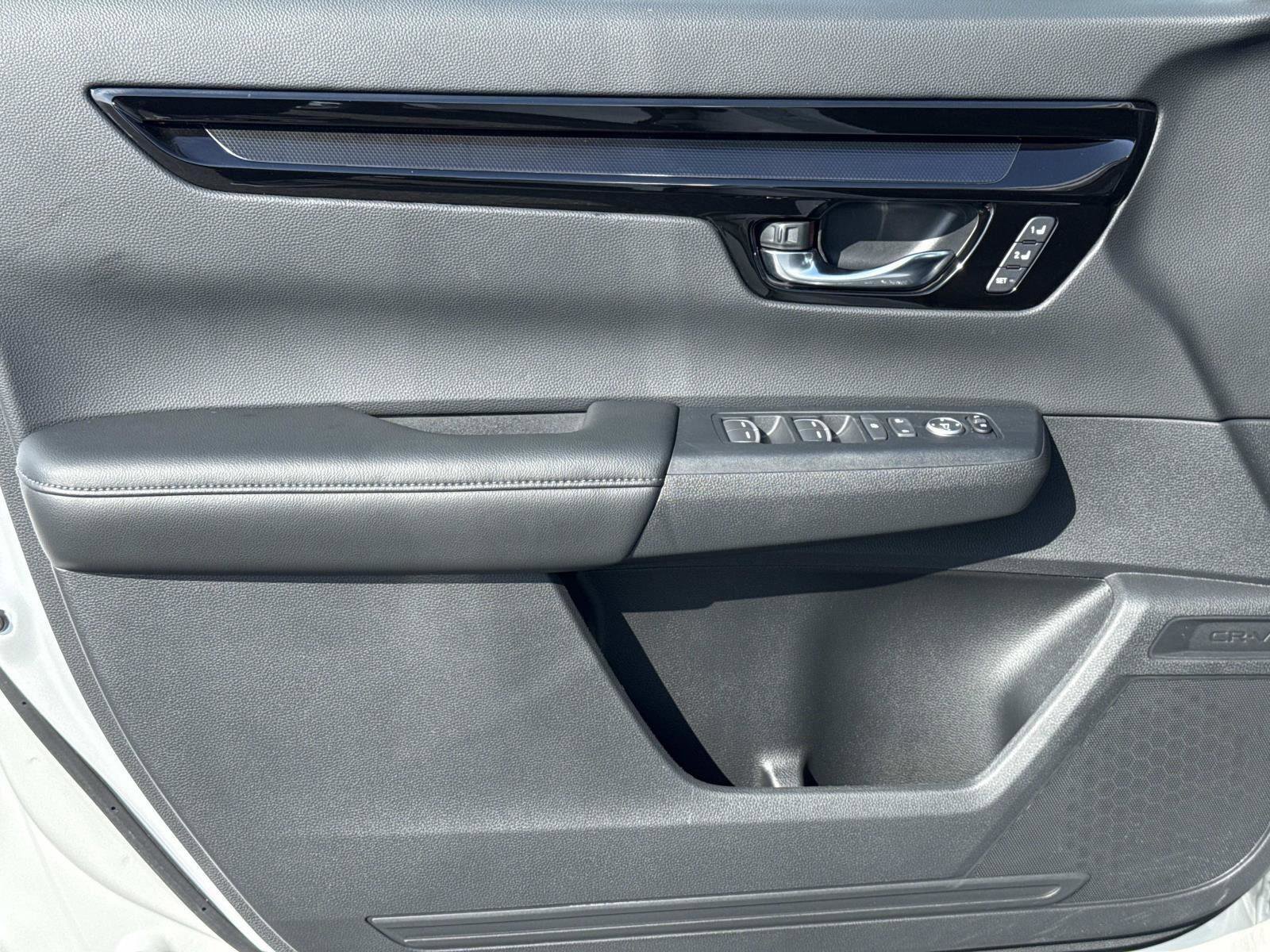 Used 2025 Honda CR-V EX-L image 17