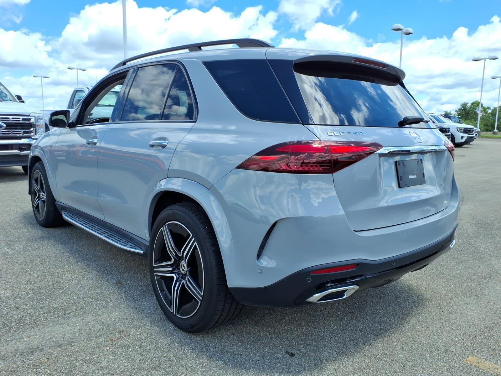 Used 2024 Mercedes-Benz GLE 350 4MATIC image 4