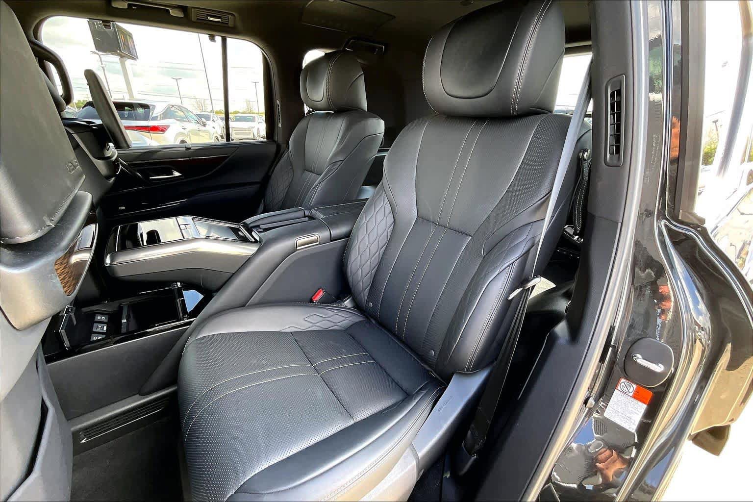 Used 2023 Lexus LX 600 4WD w/ Accessory Package (Z1) image 21