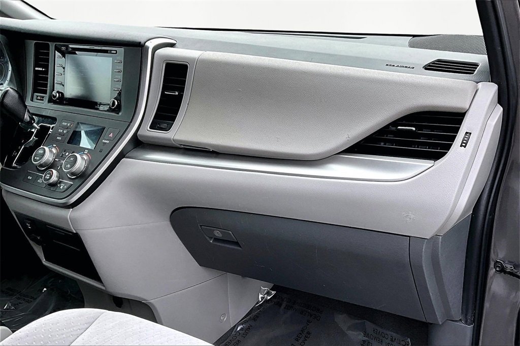 Used 2020 Toyota Sienna LE image 17