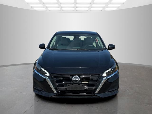 Used 2025 Nissan Altima 2.5 SV FWD image 2