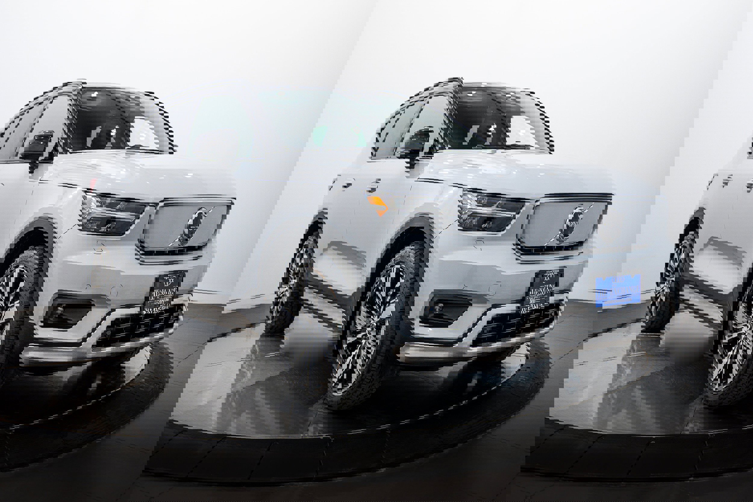 Used 2021 Volvo XC40 P8 Recharge image 2