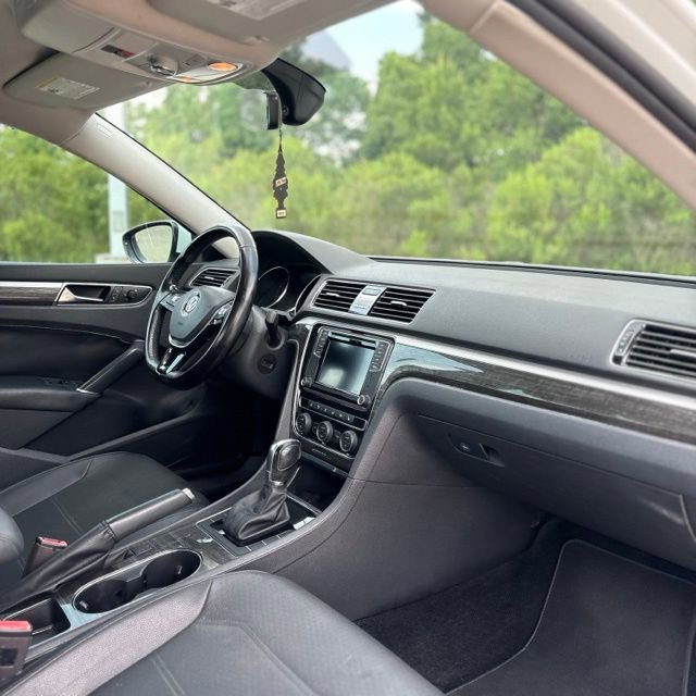 Used 2018 Volkswagen Passat 2.0T SE FWD image 15