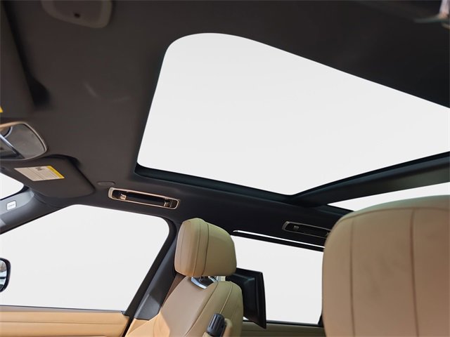 Used 2023 Land Rover Range Rover Long Wheelbase SE image 31