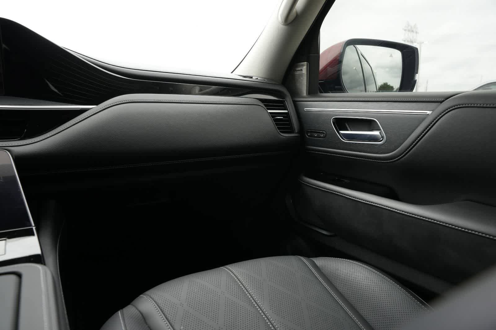 Used 2025 INFINITI QX80 Sensory AWD/4WD image 8