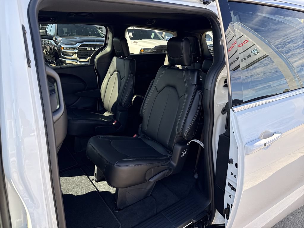 New 2026 Chrysler Voyager LX FWD image 26