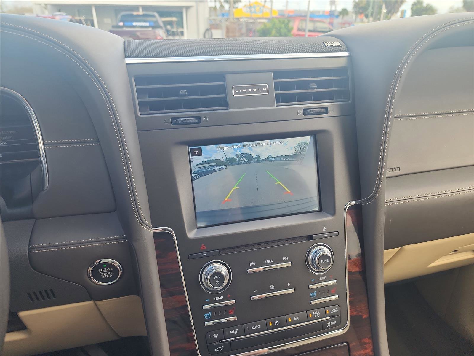 Used 2017 Lincoln Navigator Reserve image 40
