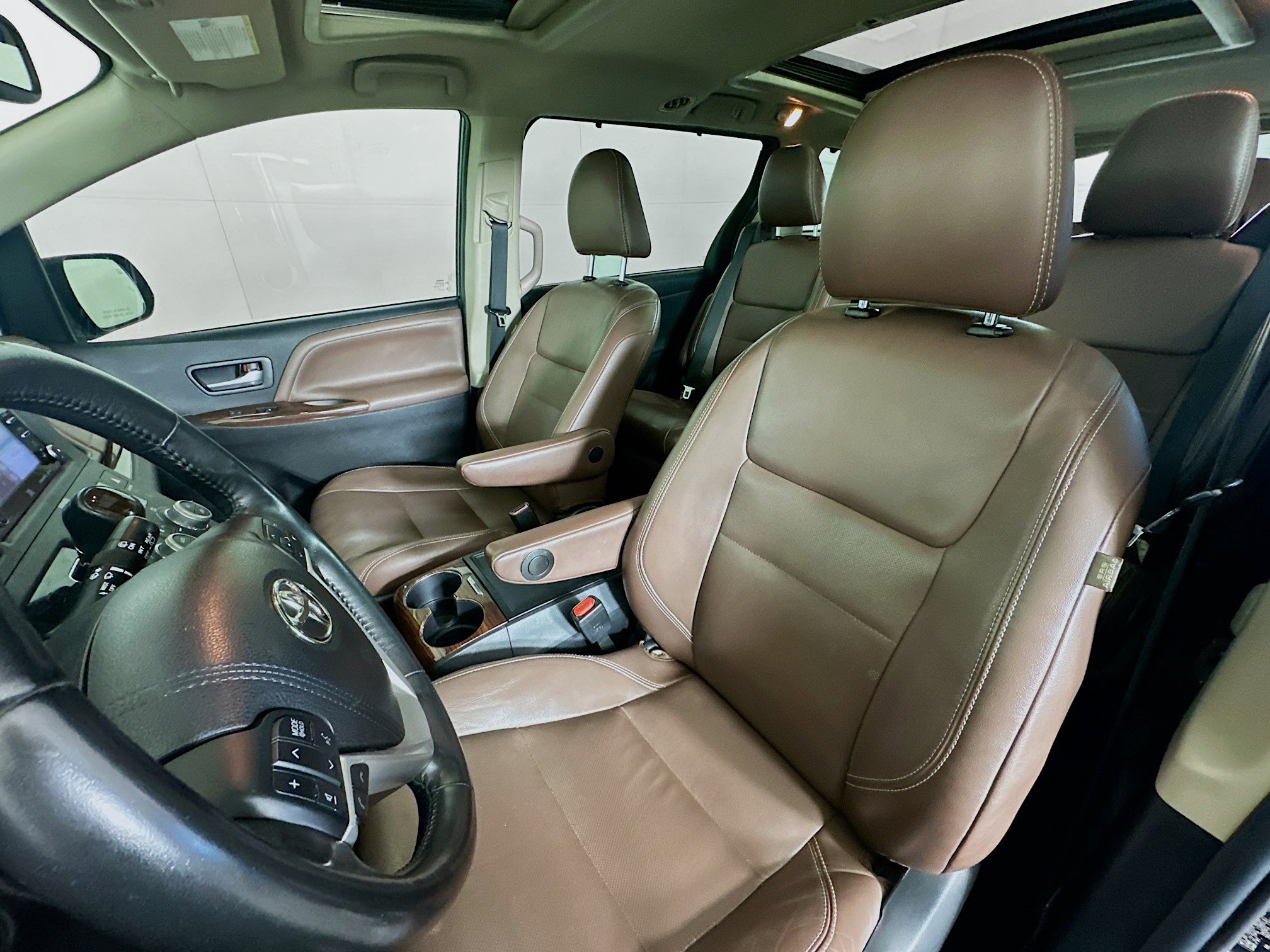 Used 2018 Toyota Sienna Limited image 13