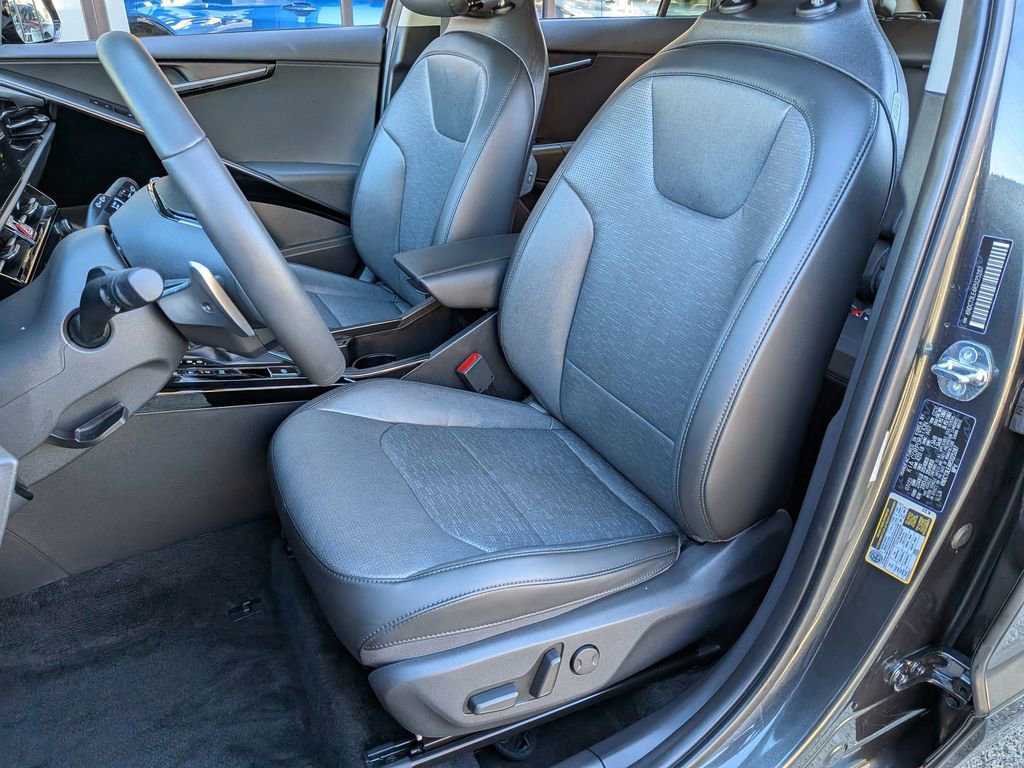Certified 2024 Kia Niro SX Touring image 24