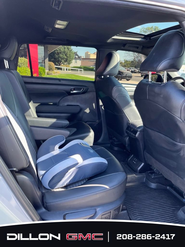 Used 2025 Toyota Highlander XSE AWD/4WD image 14