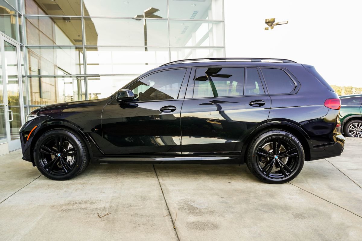 Used 2022 BMW X7 xDrive40i w/ M Sport Package image 9