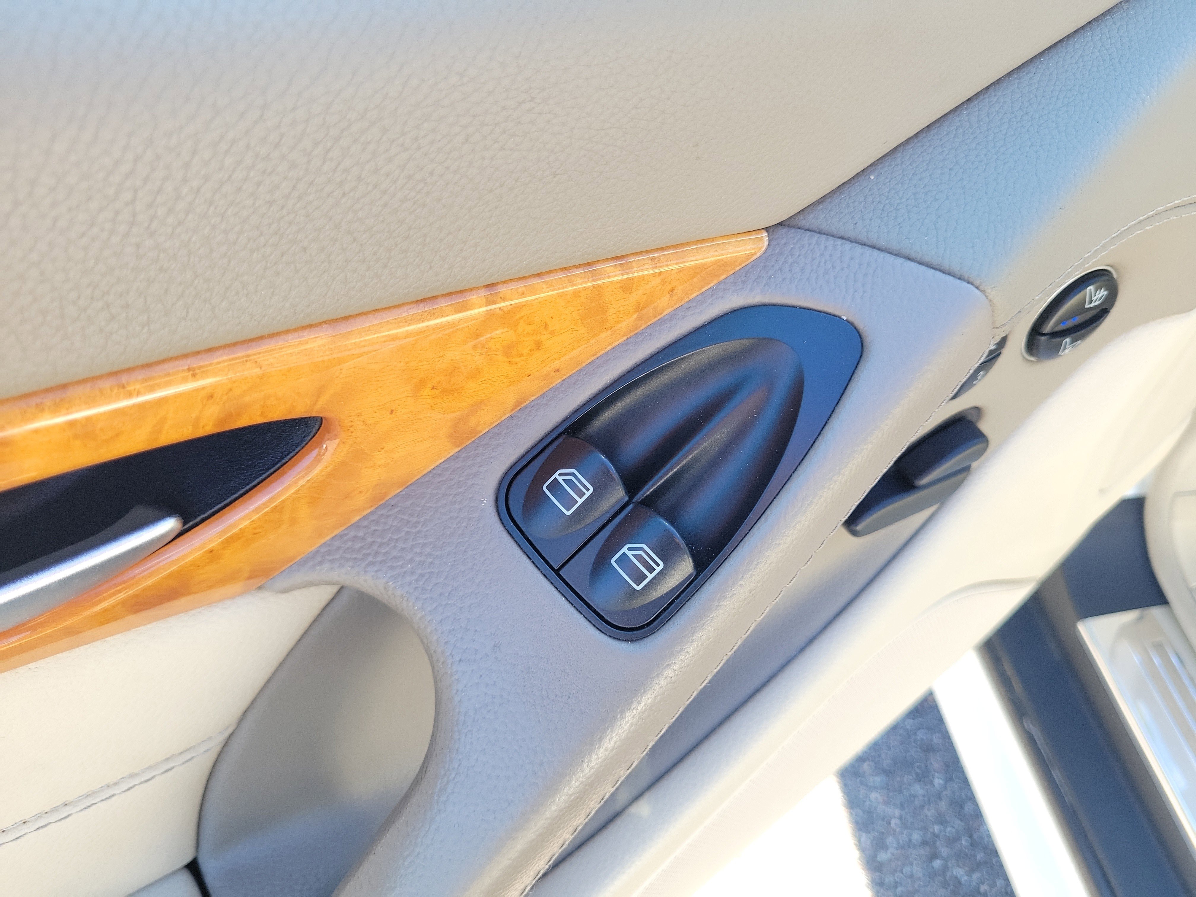Used 2007 Mercedes-Benz SL 550 image 16