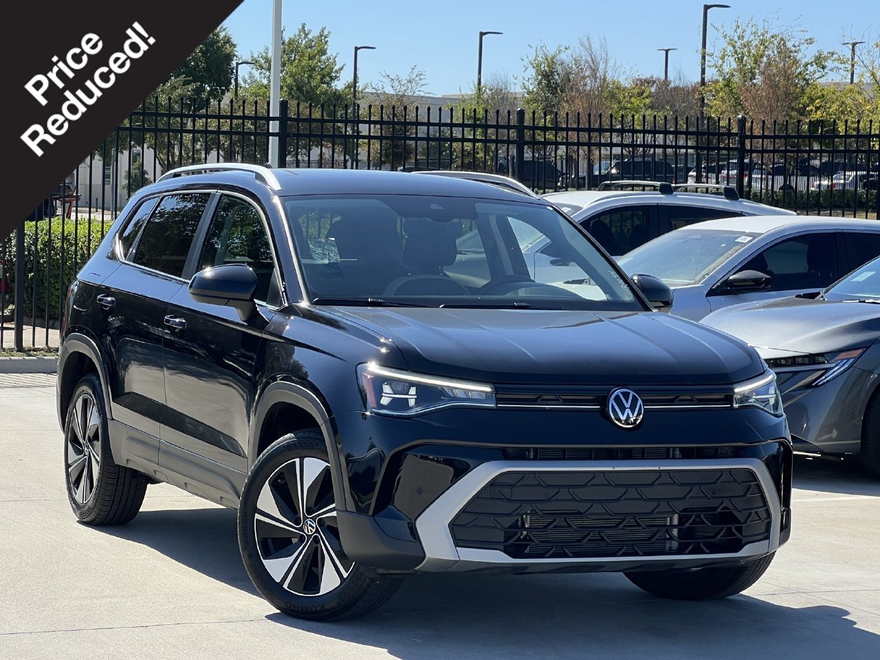 Used 2026 Volkswagen Taos SE AWD/4WD image 1
