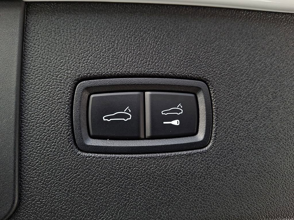 Used 2023 Porsche Cayenne w/ Premium Package image 27