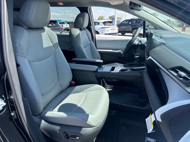 New 2026 Toyota Sienna XLE image 11