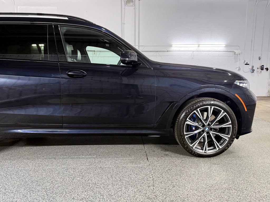 Used 2022 BMW X7 xDrive40i w/ M Sport Package AWD/4WD image 5