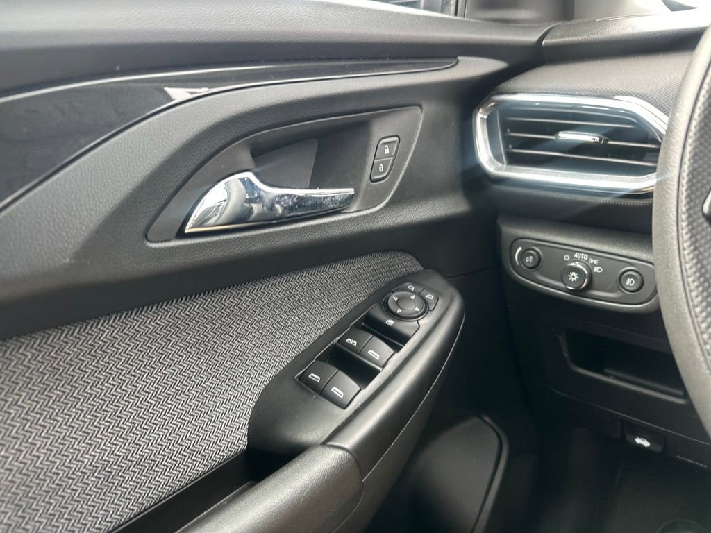 Used 2022 Chevrolet TrailBlazer LT w/ Convenience Package image 19