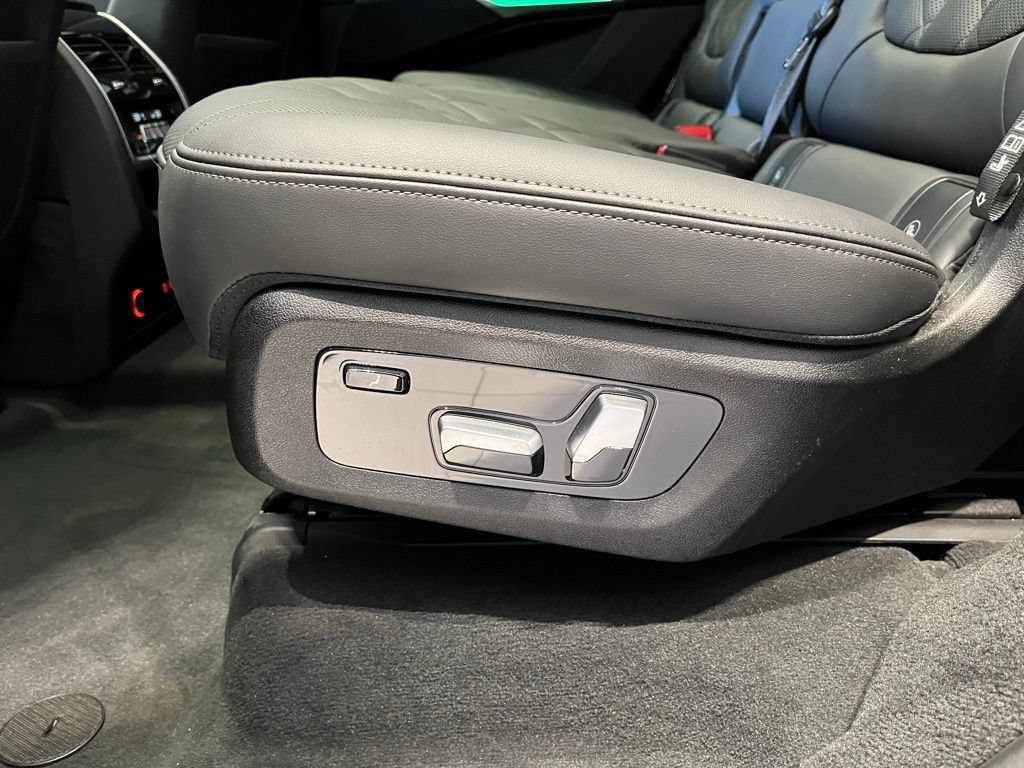 Used 2023 BMW X7 xDrive40i w/ Parking Assistance Package AWD/4WD image 24