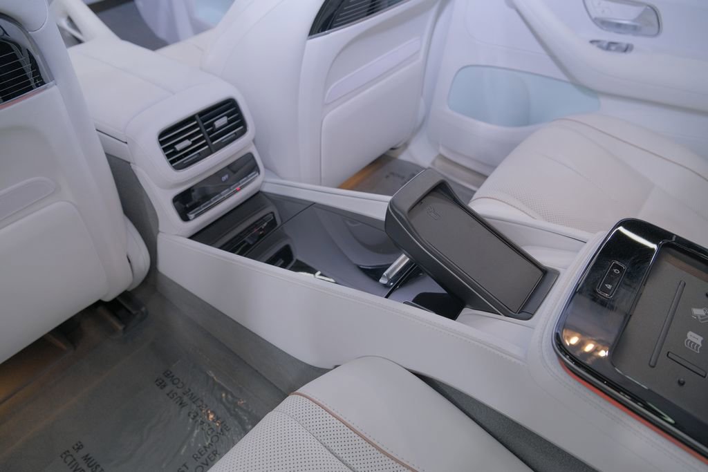 Used 2022 Mercedes-Benz Maybach GLS 600 4MATIC image 35