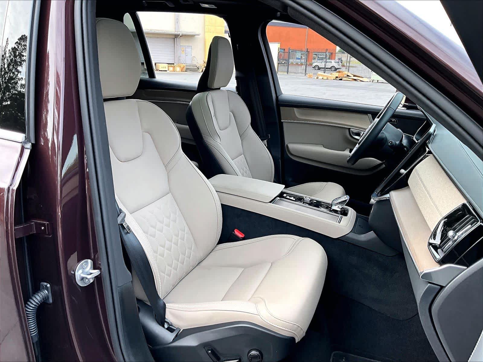 Used 2025 Volvo XC90 B5 Core w/ Protection Package Premier AWD/4WD image 9