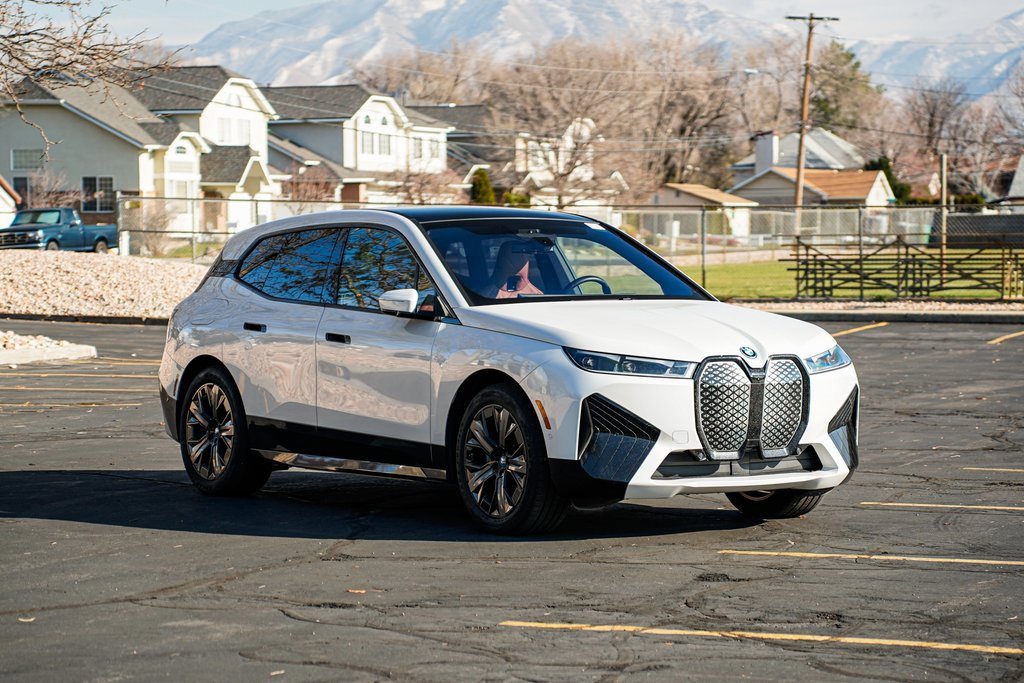 Used 2025 BMW iX xDrive50 w/ Premium Package image 3