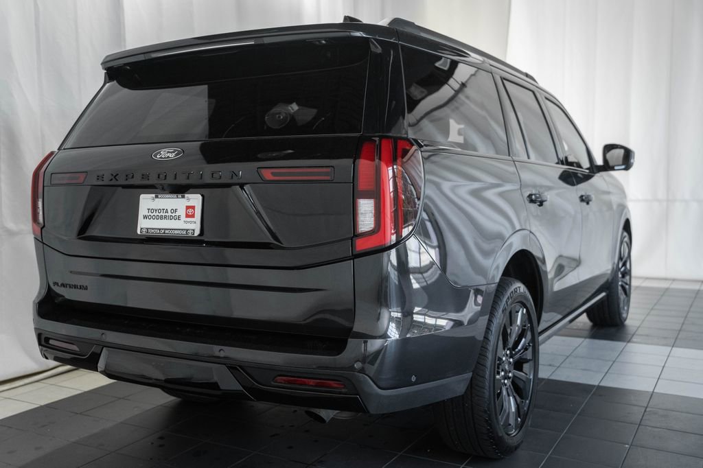 Used 2025 Ford Expedition Platinum w/ Stealth Appearance Package AWD/4WD image 4