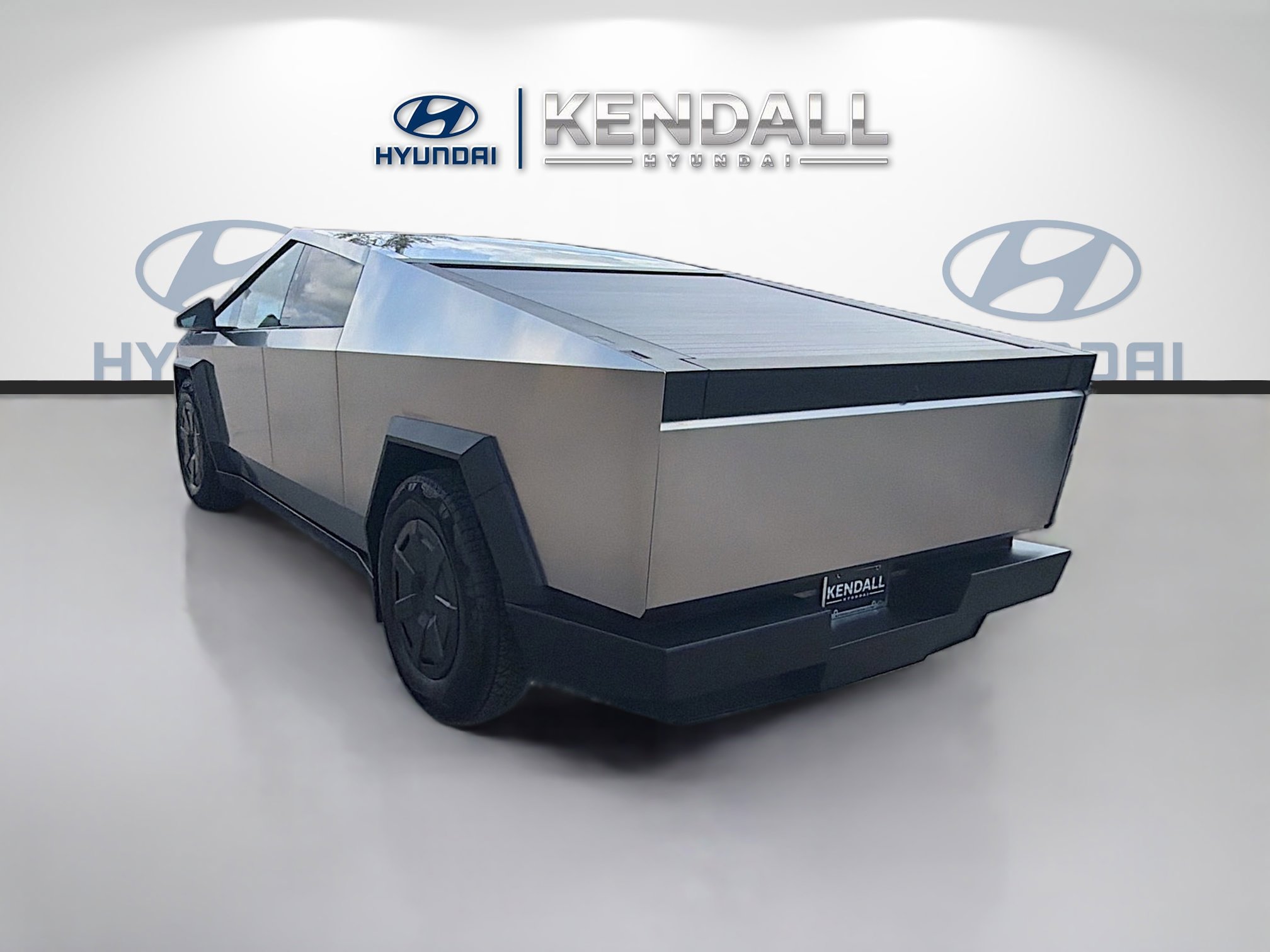 Used 2025 Tesla Cybertruck AWD Crew Cab image 4