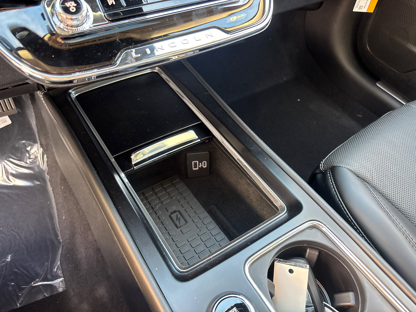 New 2026 Lincoln Corsair Reserve w/ Rear Removable Package Tray image 23