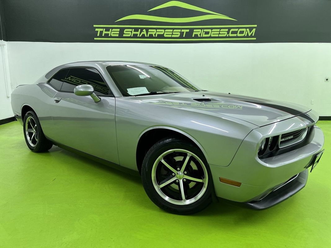 Used 2011 Dodge Challenger RWD image 1