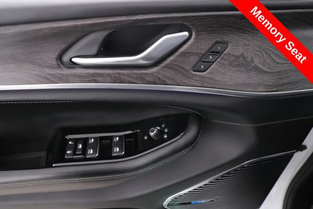 Used 2022 Jeep Grand Cherokee Overland AWD/4WD image 20