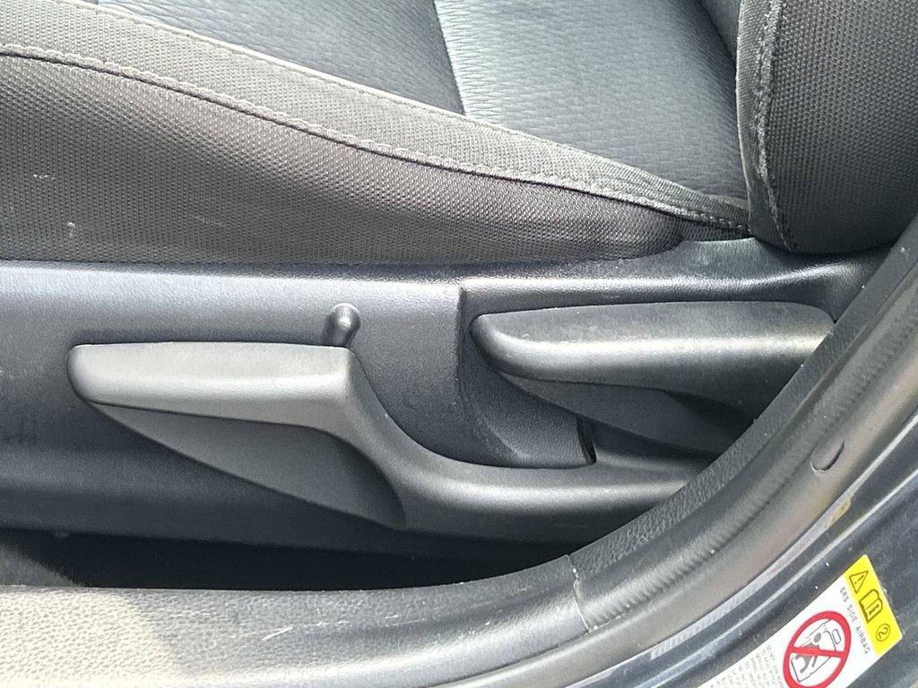 Used 2018 Toyota Corolla LE FWD image 21