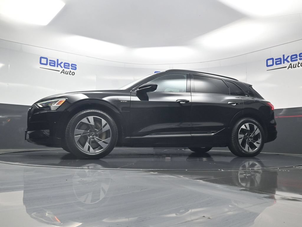 Used 2022 Audi e-tron Premium w/ Convenience Plus Package AWD/4WD image 39