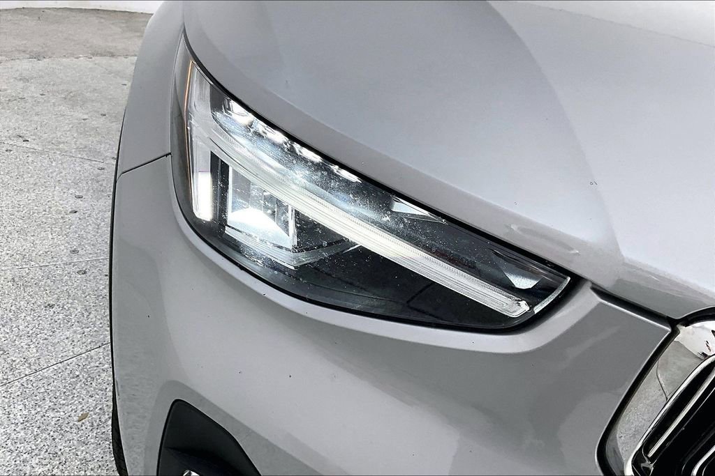 Certified 2023 Volvo XC40 B5 Plus image 39
