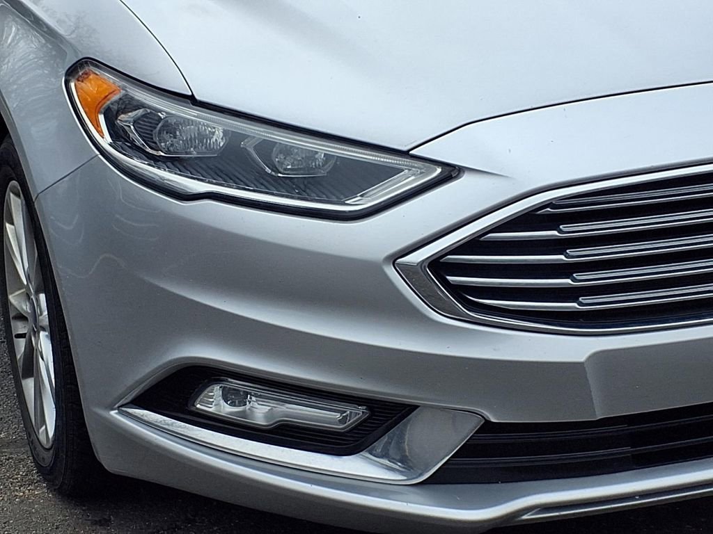Used 2017 Ford Fusion SE w/ Fusion SE Technology Package image 8