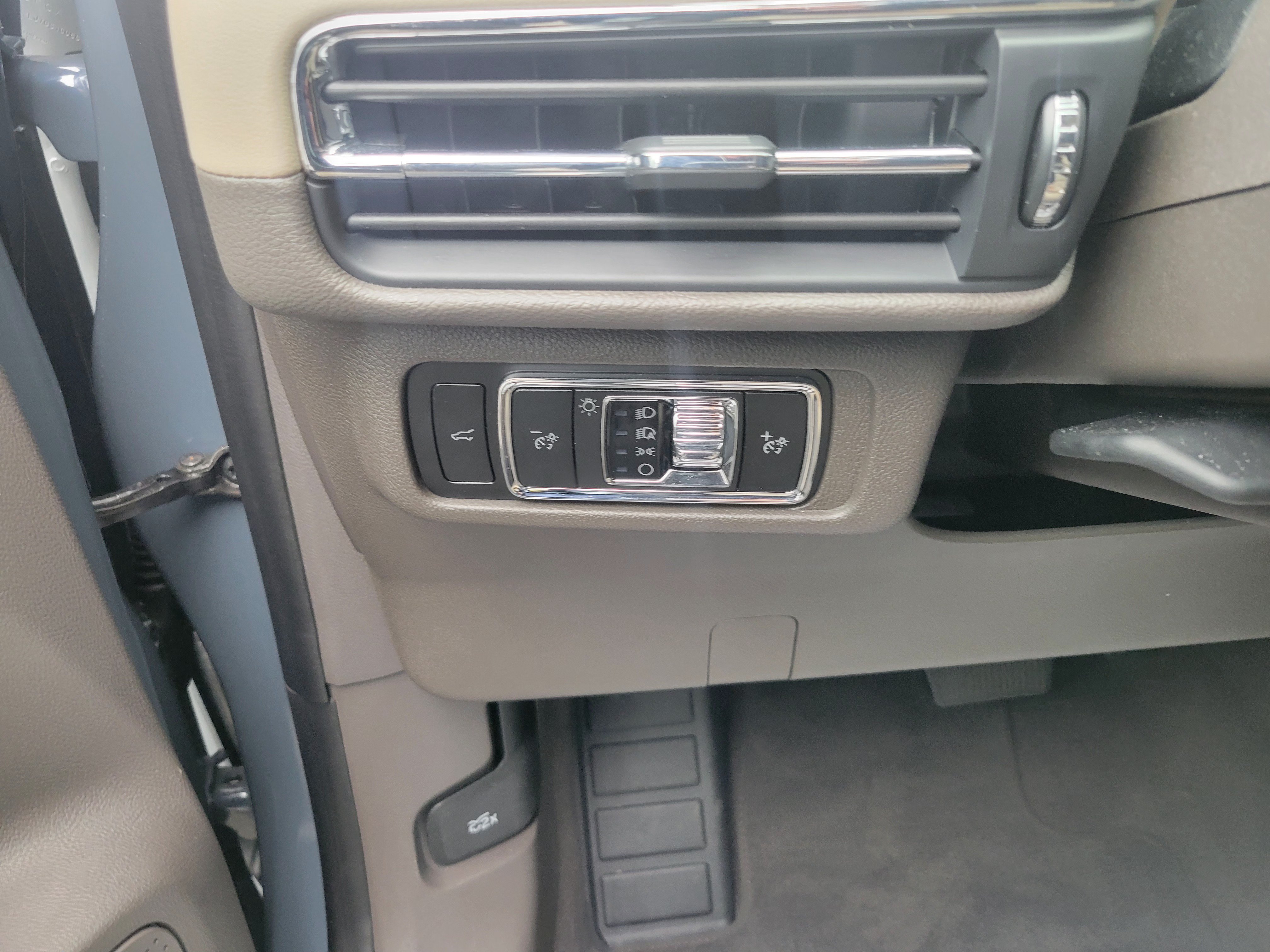 Certified 2024 Lincoln Corsair Reserve FWD image 15