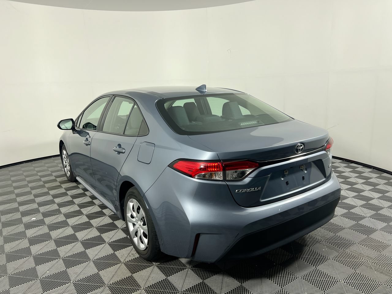 Used 2024 Toyota Corolla LE FWD image 5