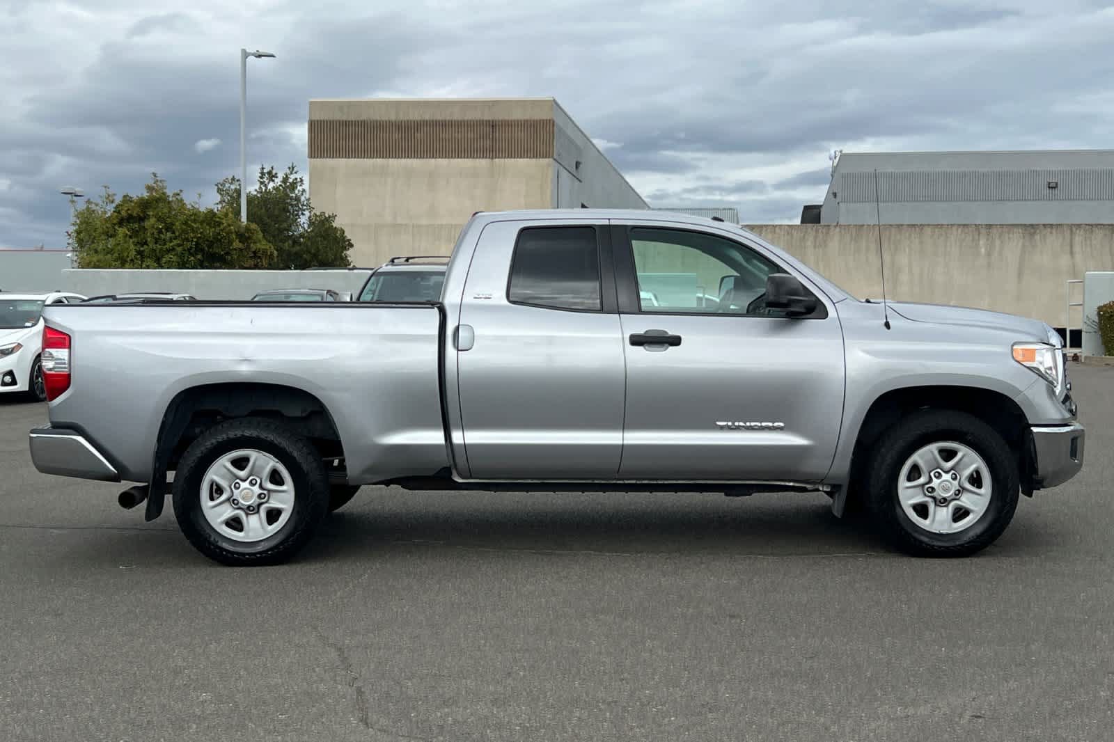 Used 2016 Toyota Tundra SR5 w/ Tow Package RWD image 6
