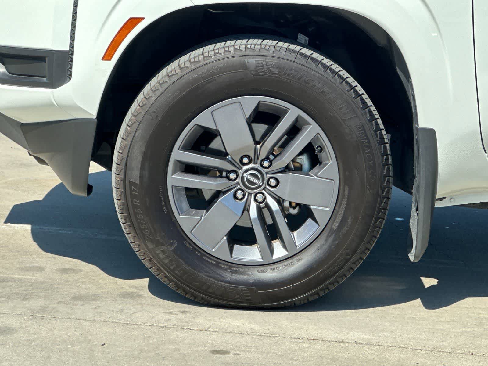 Used 2025 Nissan Frontier SV w/ Tow Package RWD image 25