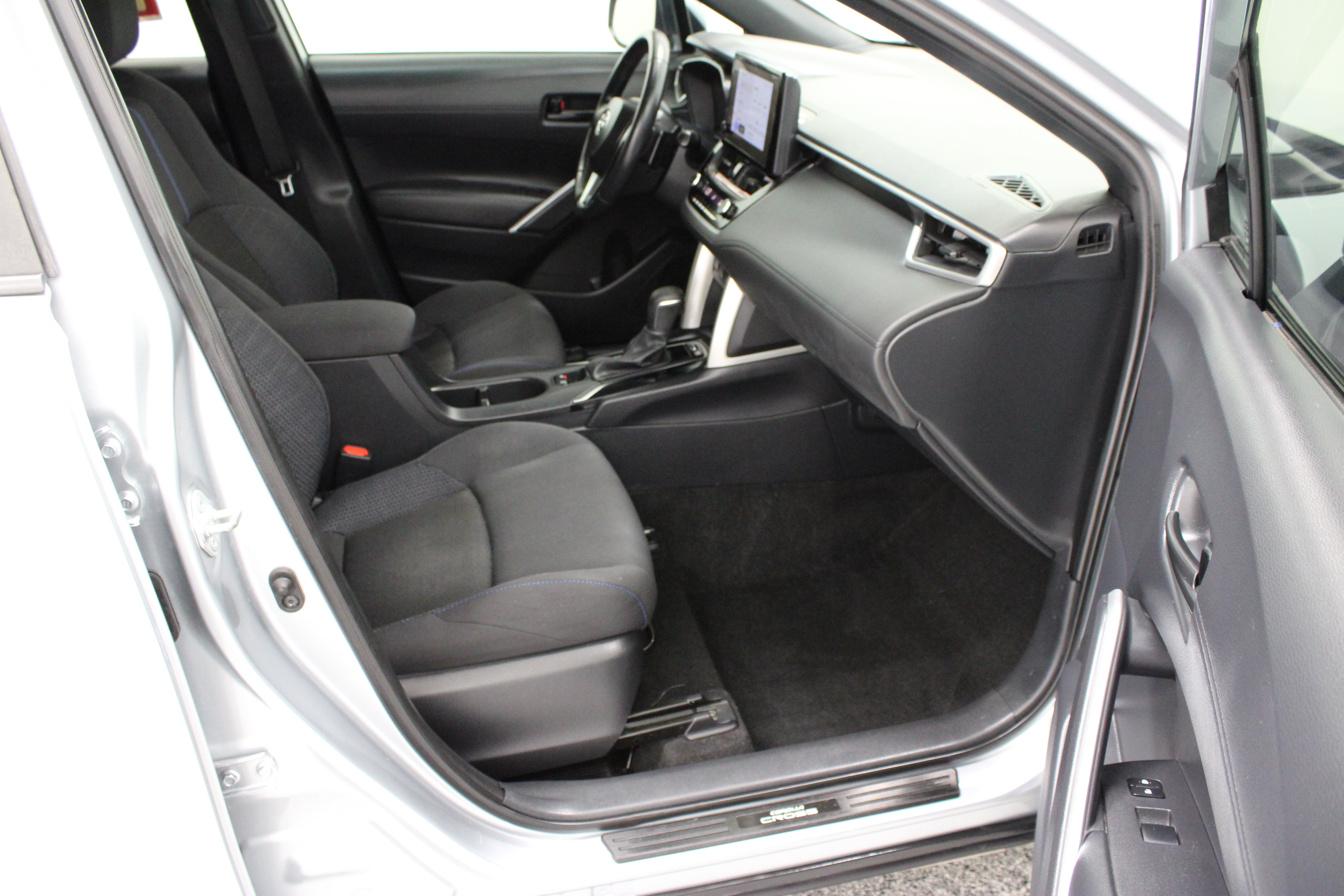 Certified 2024 Toyota Corolla Cross AWD Hybrid image 35