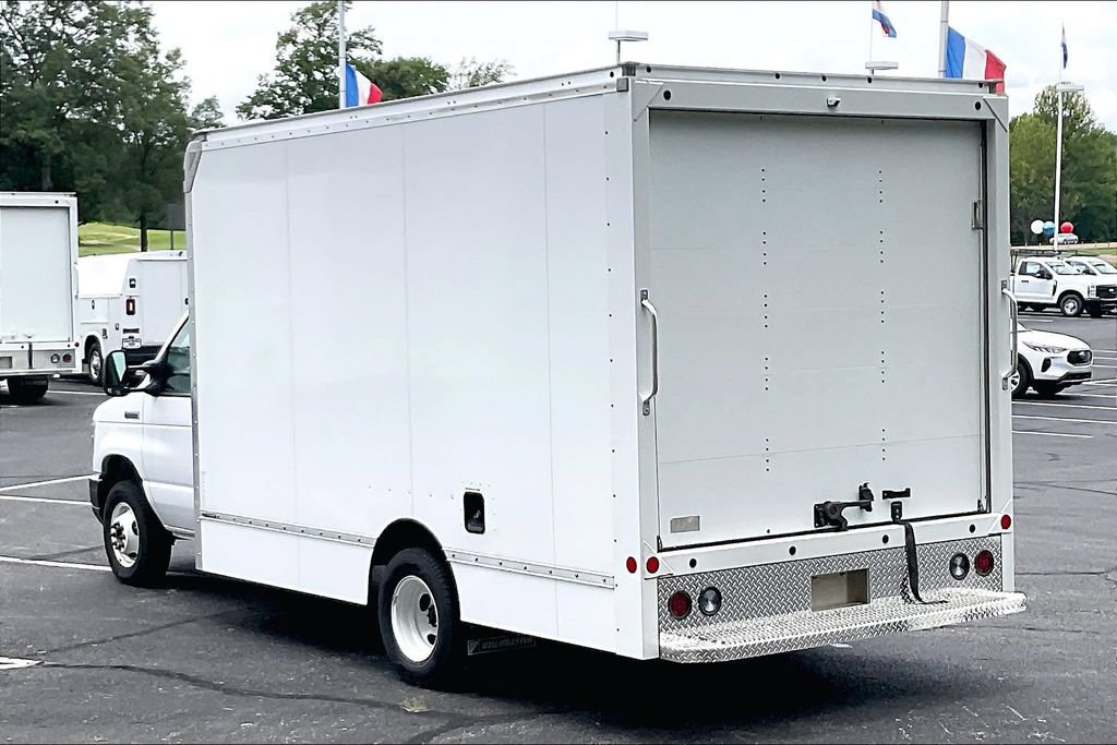 New 2024 Ford E-450 and Econoline 450 Super Duty w/ Driver's Safety Package RWD image 3