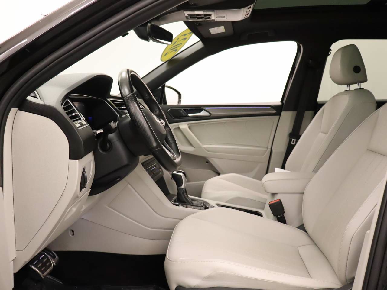 Used 2023 Volkswagen Tiguan SE R-Line AWD/4WD image 15