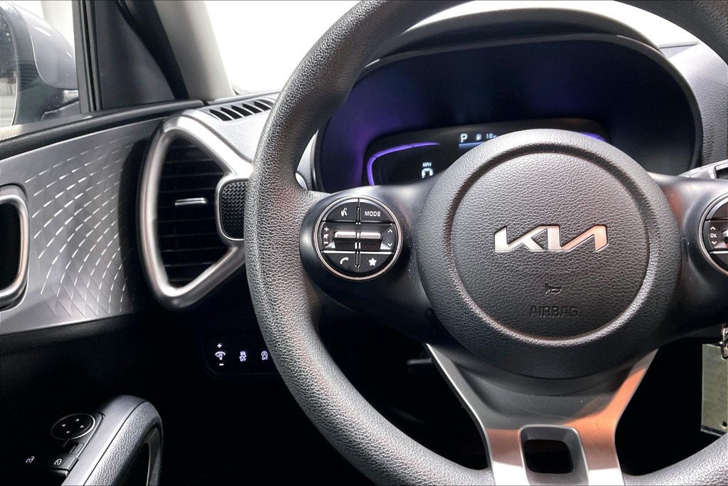Used 2025 Kia Soul LX w/ LX Technology Package FWD image 22