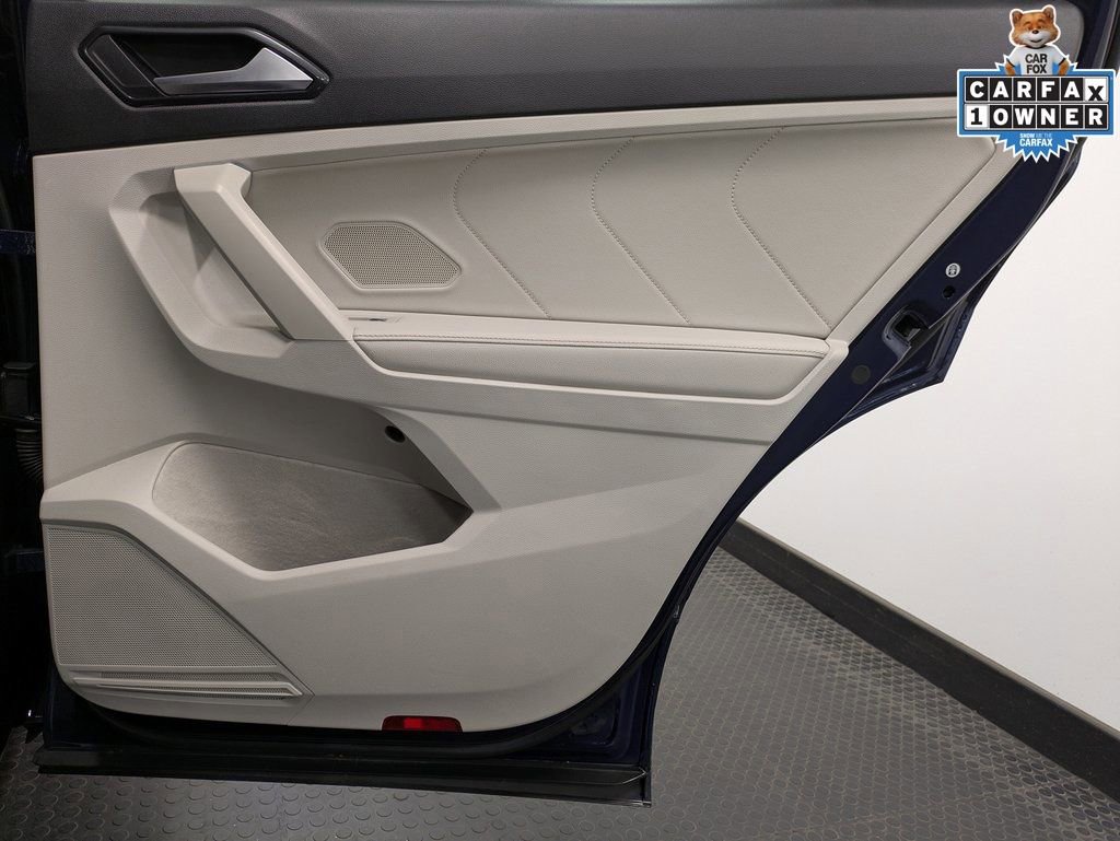 Used 2022 Volkswagen Tiguan SE w/ Panoramic Sunroof Package image 27