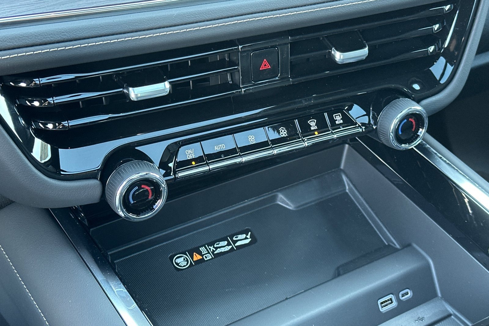 New 2026 Chevrolet Suburban Premier image 26