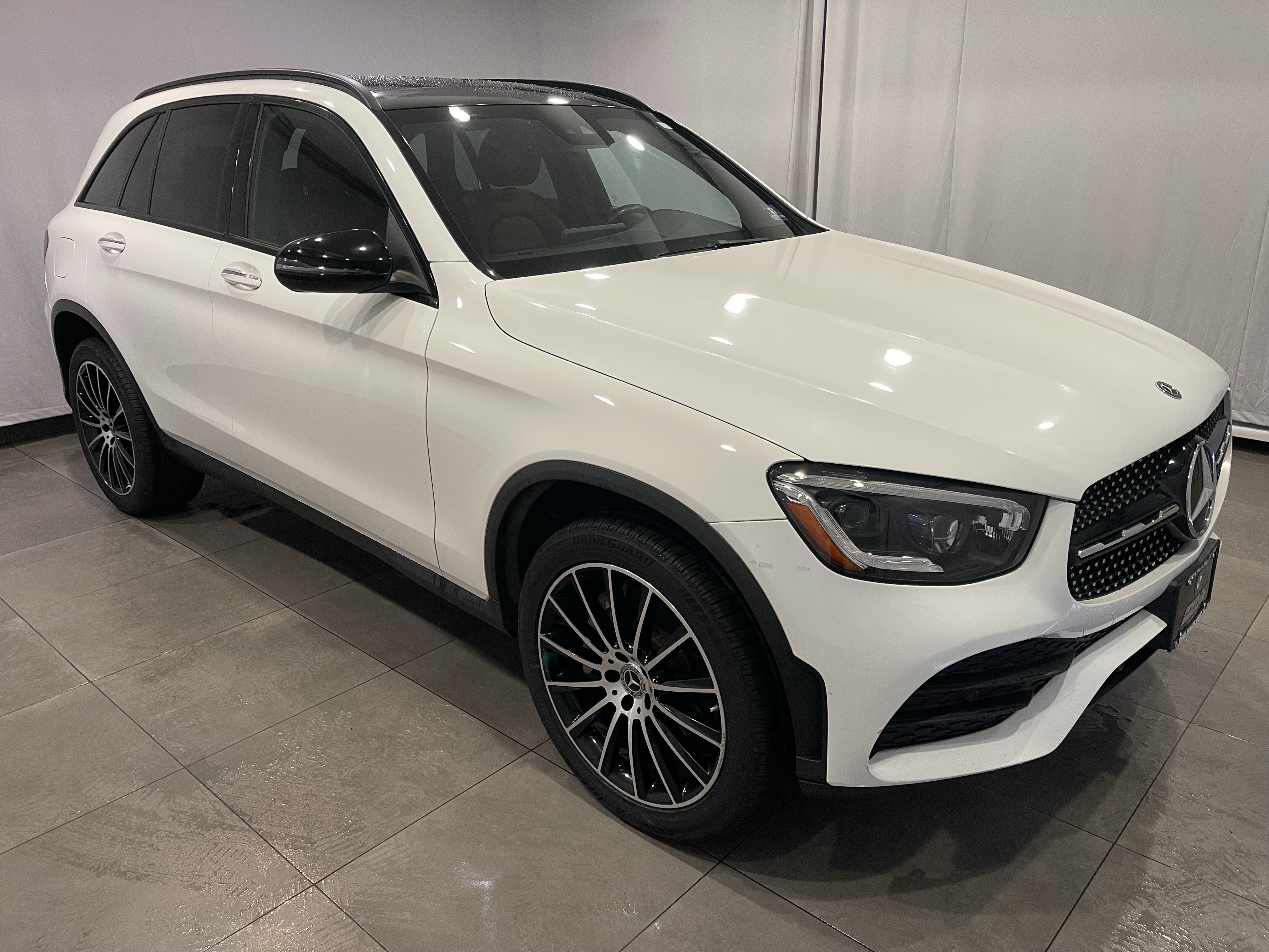Used 2020 Mercedes-Benz GLC 300 4MATIC image 3