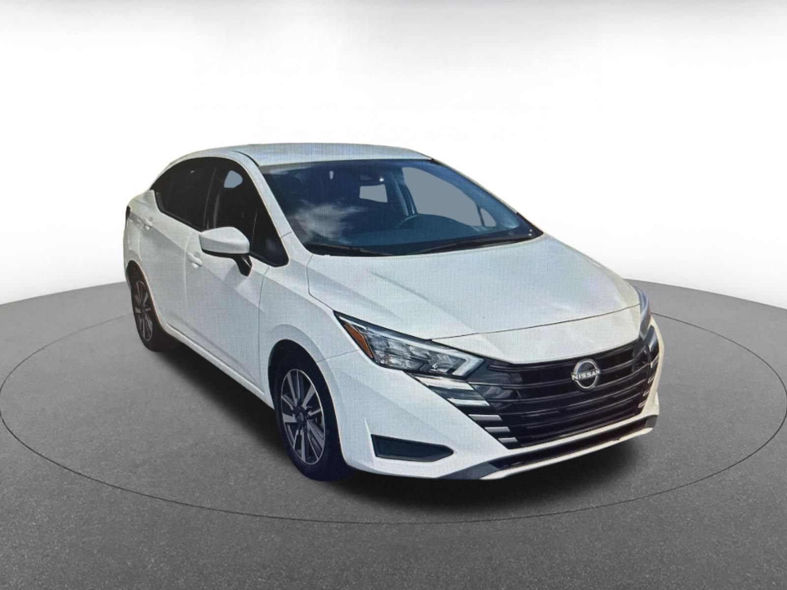 Used 2025 Nissan Versa SV FWD image 4