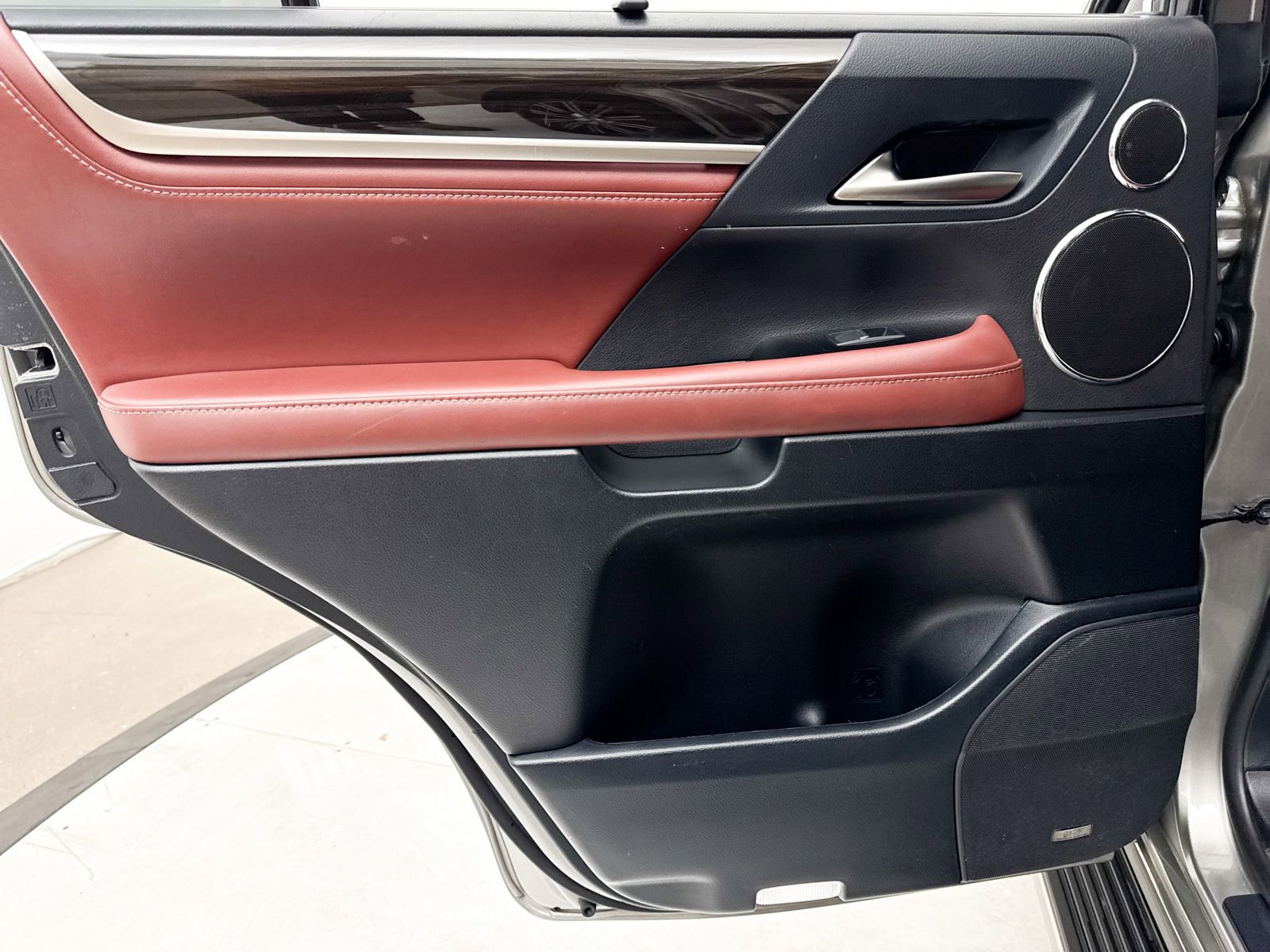 Used 2018 Lexus LX 570 4WD w/ Luxury Package image 36