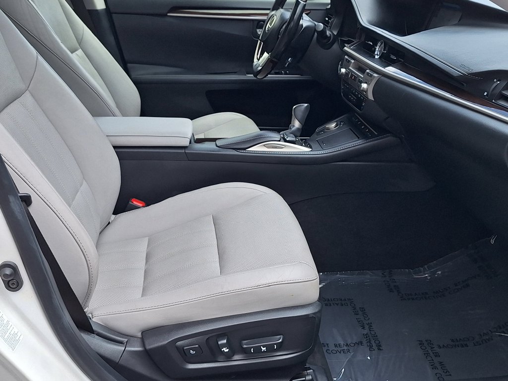 Used 2017 Lexus ES 350 w/ Luxury Package FWD image 28
