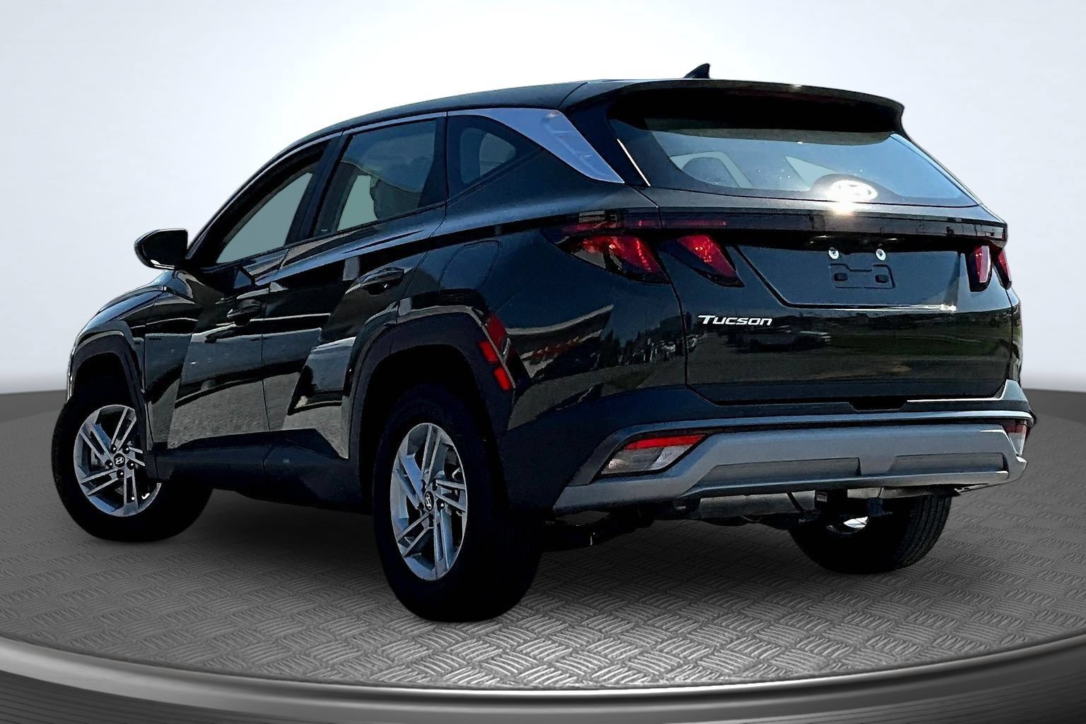 Used 2025 Hyundai Tucson SE FWD image 4