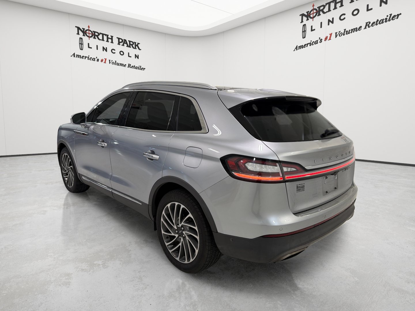 Used 2020 Lincoln Nautilus Reserve AWD/4WD image 3
